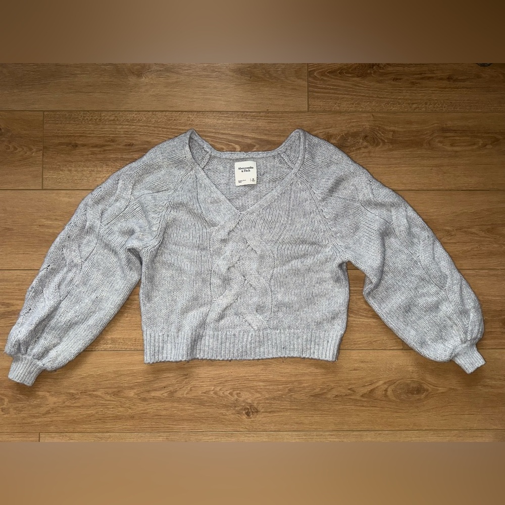 Abercrombie & Fitch Gray Cable Knit V-Neck Sweater – Women’s Medium